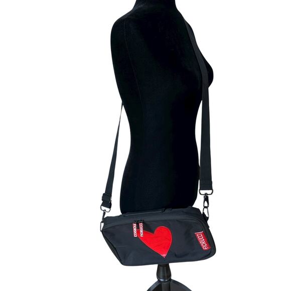 Vintage Fiorucci Crossbody Bag Black Canvas Red Heart Messenger 11"x7.5"x2" - Picture 2 of 11